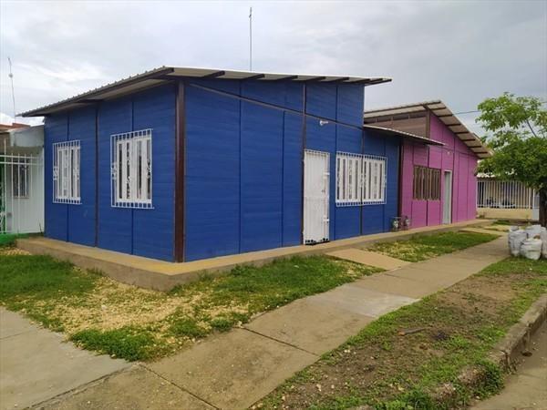 La iniciativa que construye casas de plástico en Cartagena - Pacto Global  Red Colombia