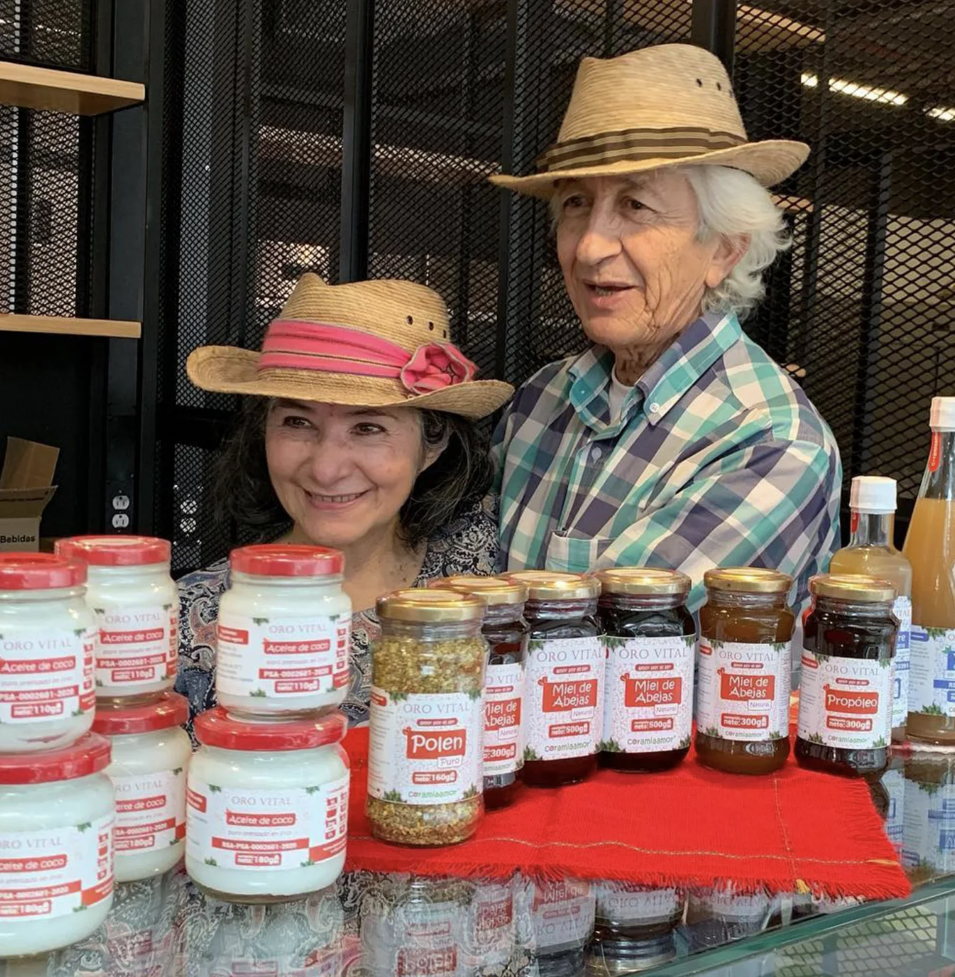 Dora y Héctor. Propietarios de Coramiamor Oro Vital f6282