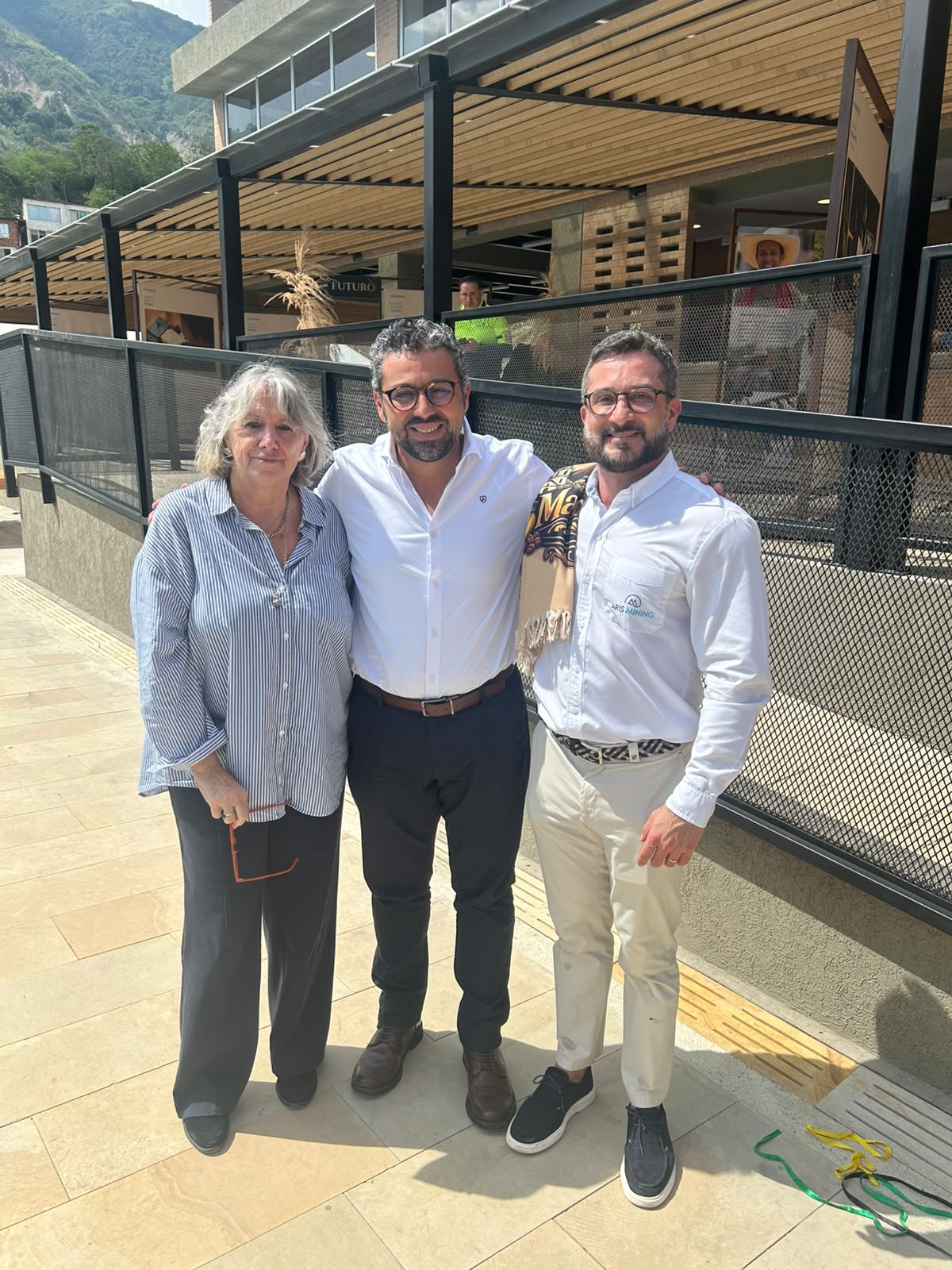 Mónica de Greiff, Víctor Hugo Malagón y Alejandro Jiménez en Marmato